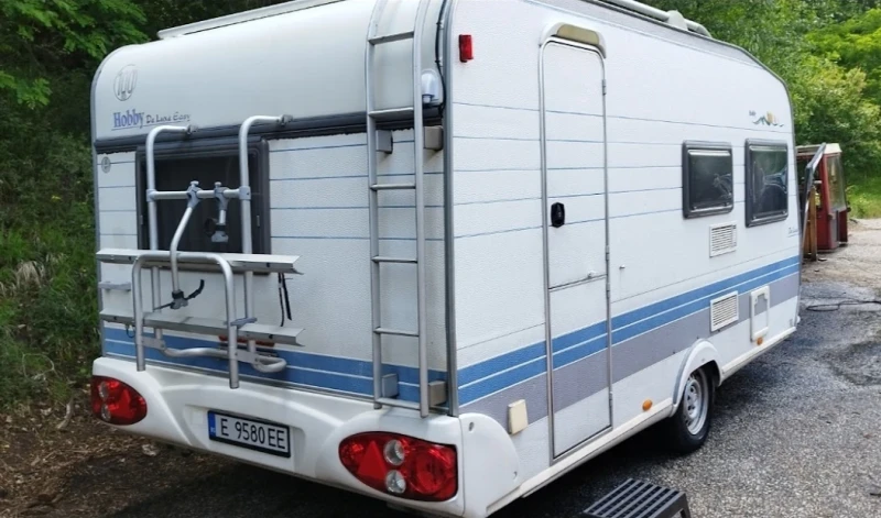 Каравана Hobby  de luxe easy 440 sf , снимка 2 - Каравани и кемпери - 53434333