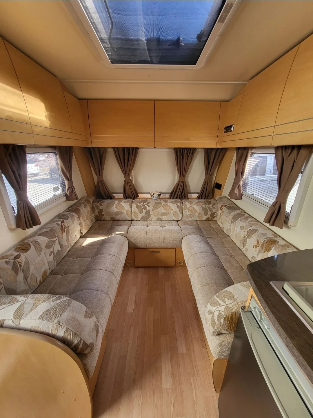 Каравана Други Bailey Olympus, снимка 4 - Каравани и кемпери - 56643015