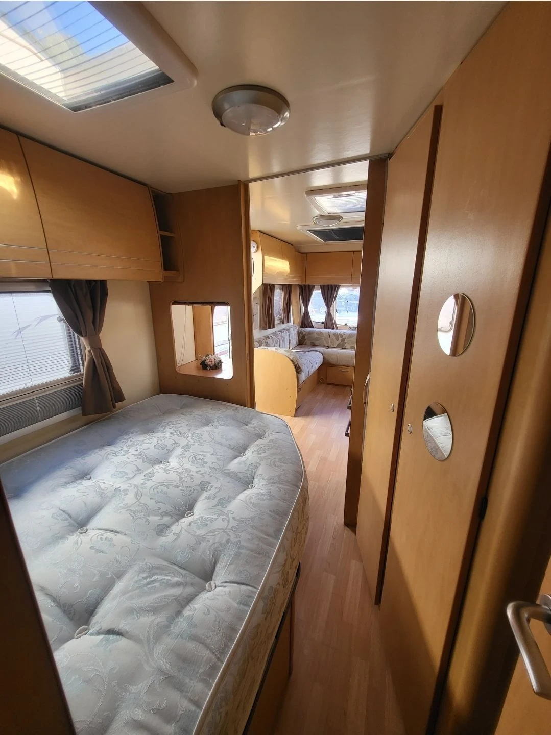 Каравана Други Bailey Olympus, снимка 14 - Каравани и кемпери - 56643015
