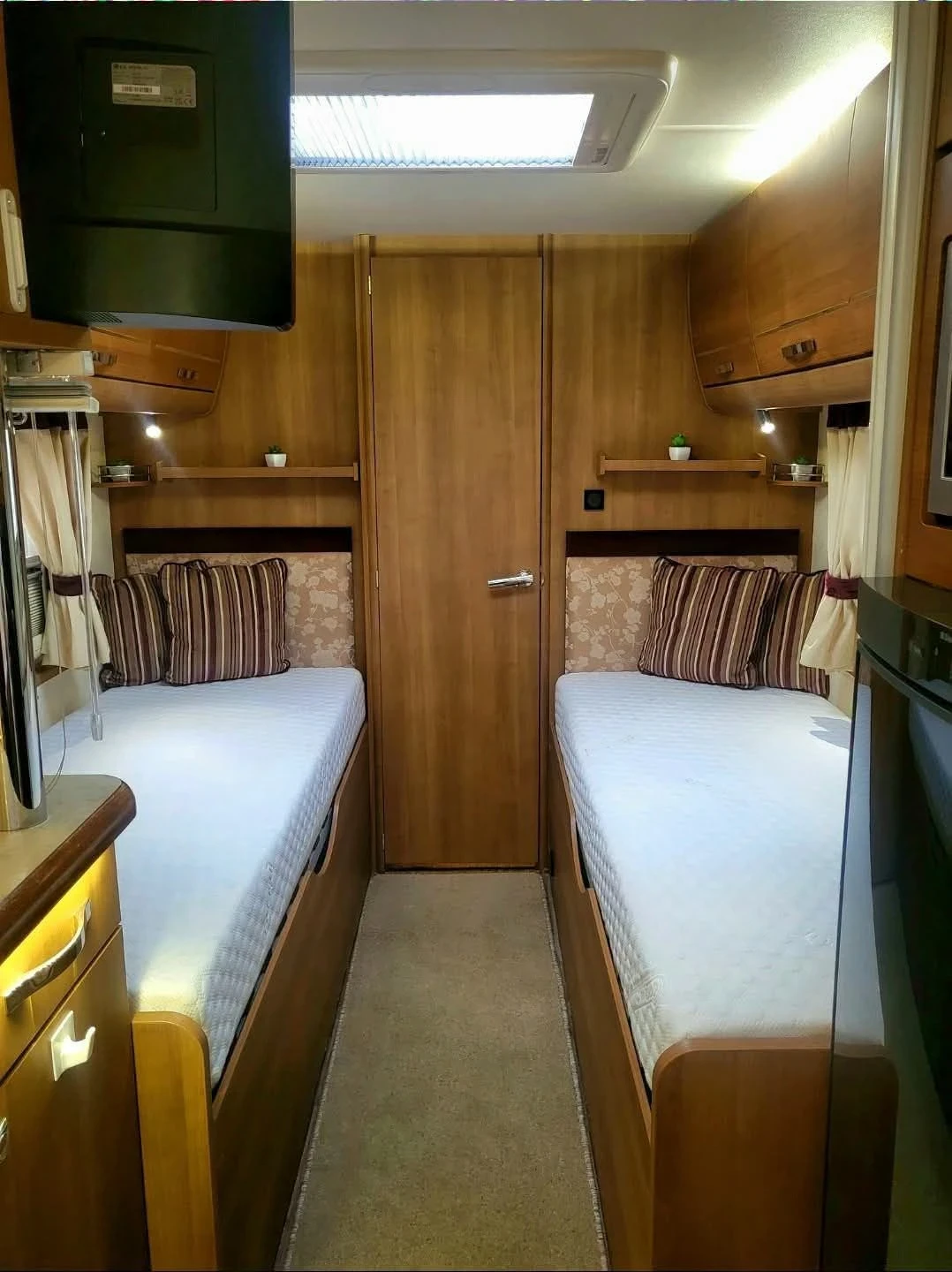 Каравана Eldis  Buccaneer Clipper, снимка 10 - Каравани и кемпери - 56643015