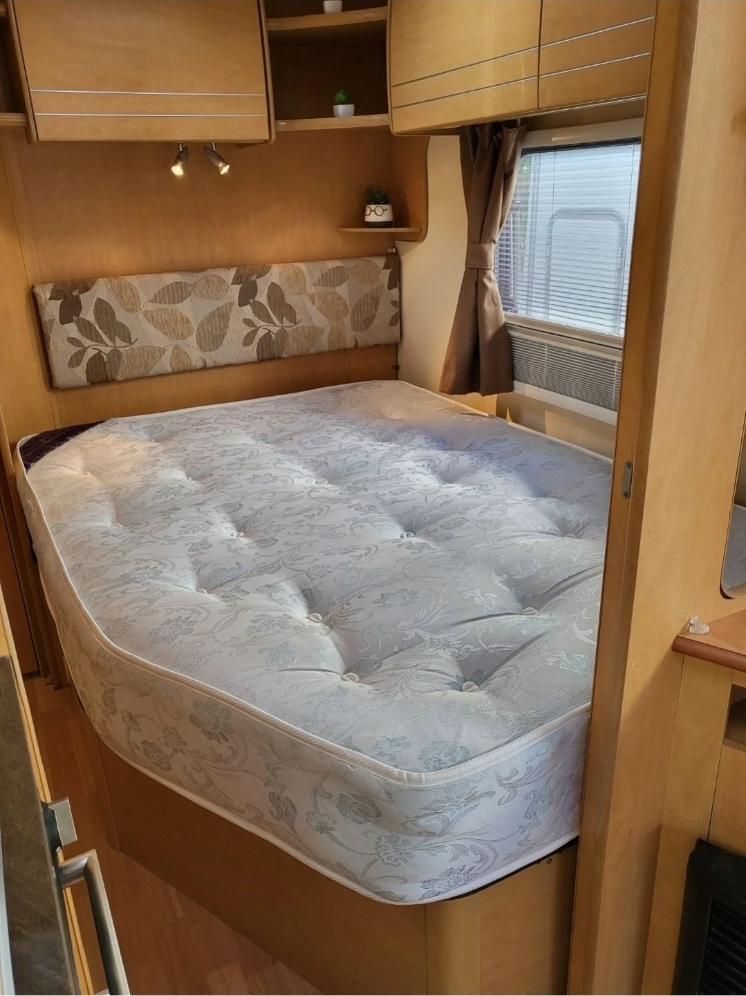 Каравана Други Bailey Olympus, снимка 10 - Каравани и кемпери - 56643015