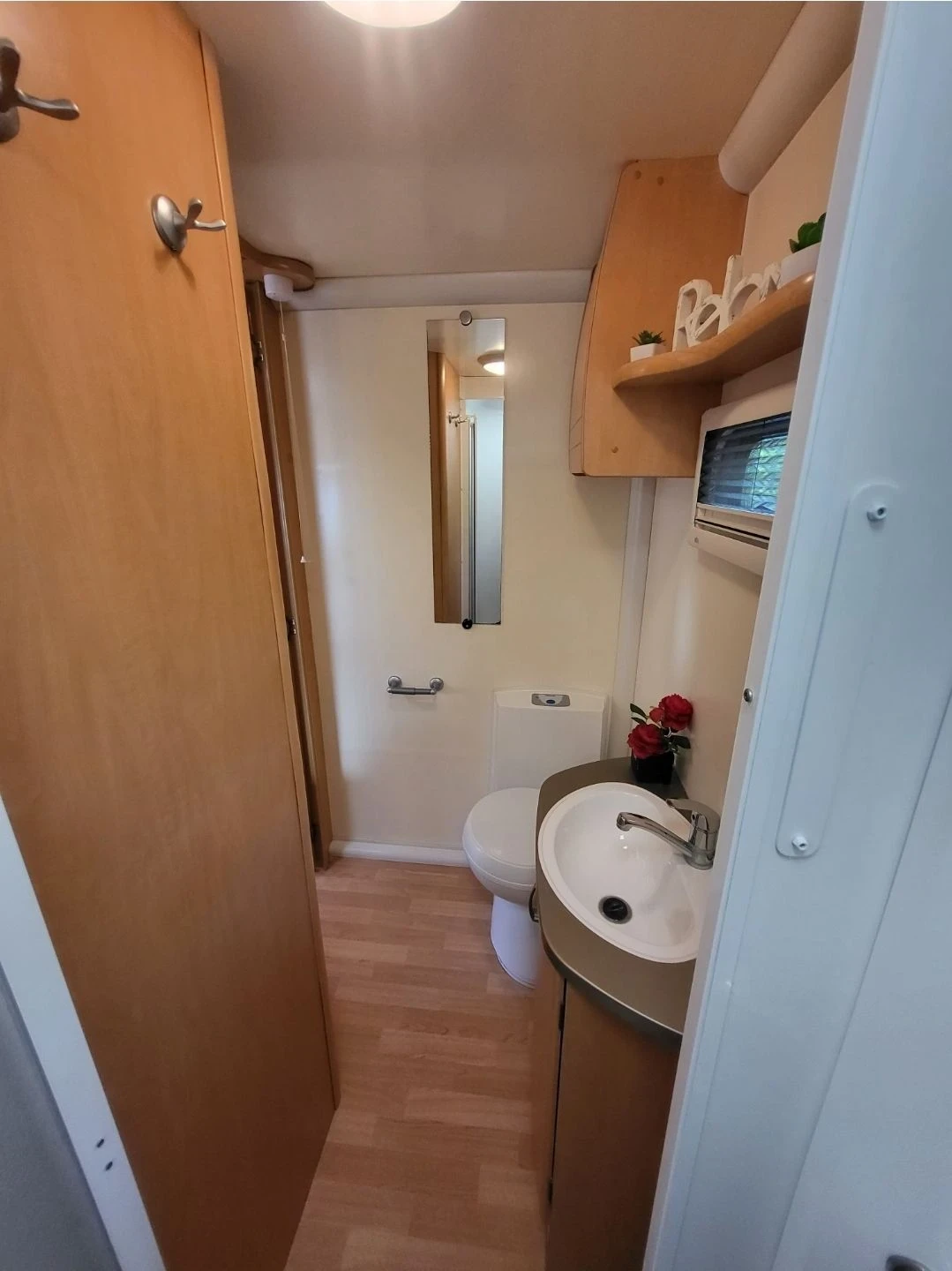 Каравана Други Bailey Olympus, снимка 17 - Каравани и кемпери - 56643015