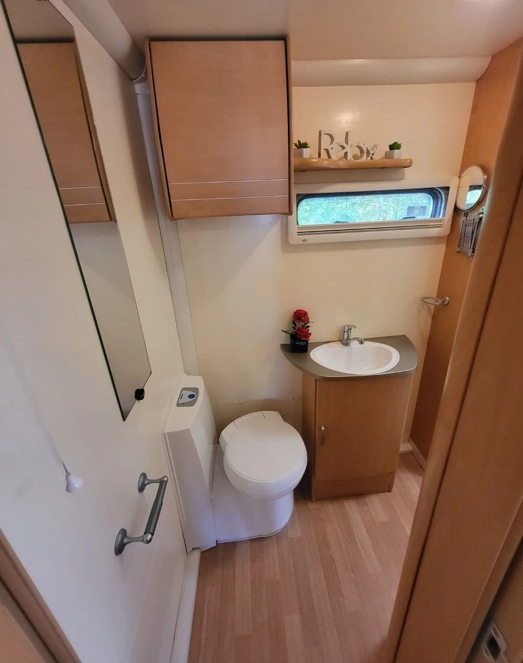 Каравана Други Bailey Olympus, снимка 15 - Каравани и кемпери - 56643015
