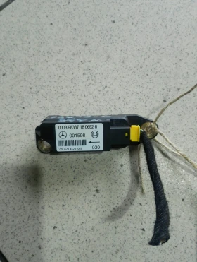 Краш сензор заден десен Мерцедес S320 W220 3.2Б, снимка 1 - Части - 49068609