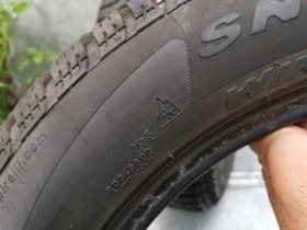 Гуми Зимни 195/60R16, снимка 4