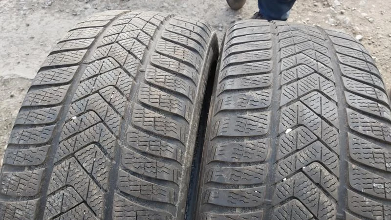 Гуми Зимни 245/45R18, снимка 2 - Гуми и джанти - 27725437