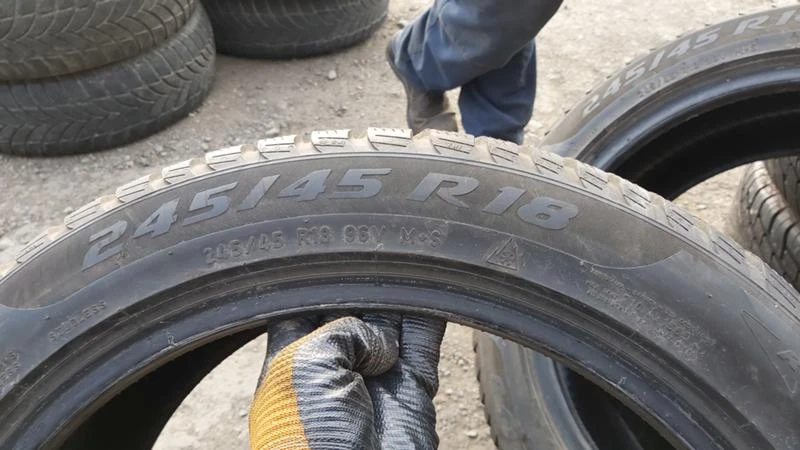 Гуми Зимни 245/45R18, снимка 6 - Гуми и джанти - 27725437