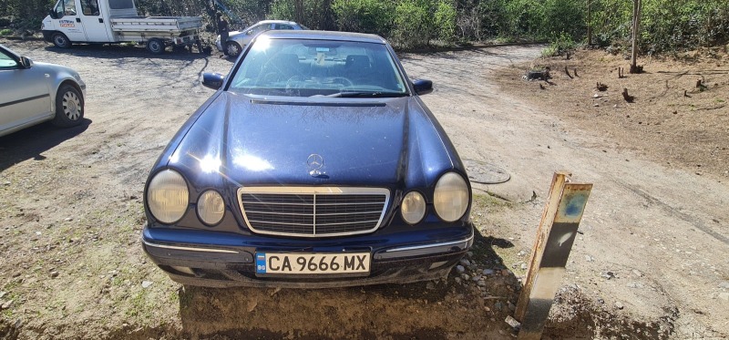 Mercedes-Benz E 200 CDI, снимка 3 - Автомобили и джипове - 45852718
