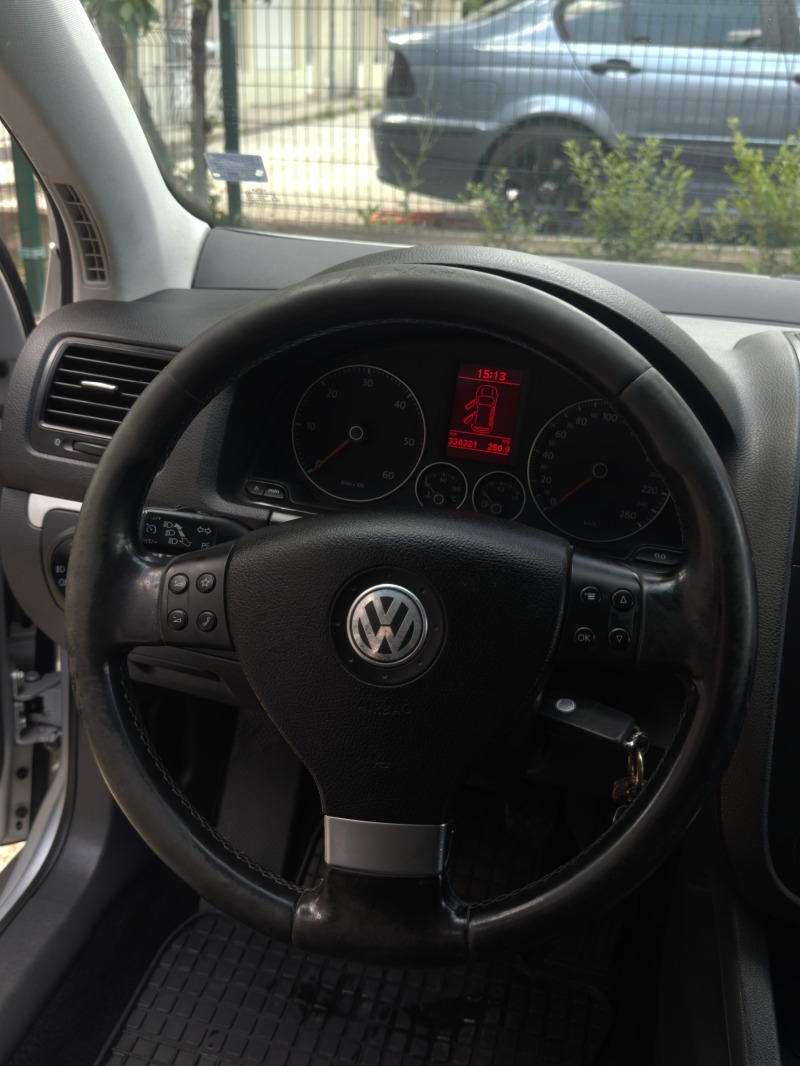 VW Golf, снимка 7 - Автомобили и джипове - 45902735