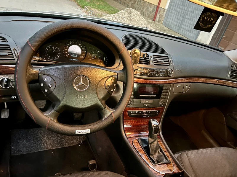 Mercedes-Benz E 220, снимка 7 - Автомобили и джипове - 47163094