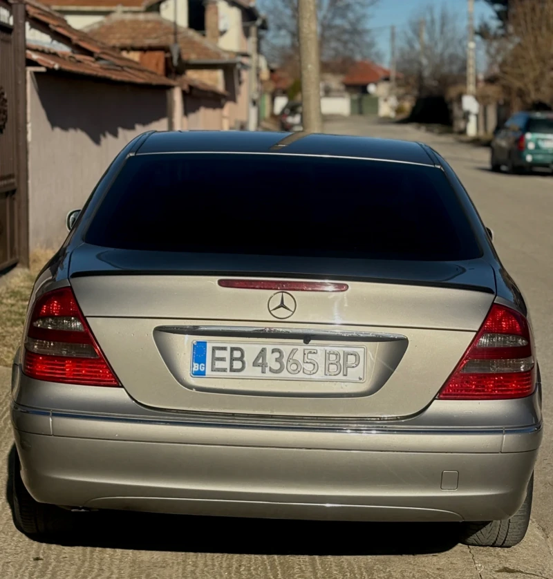 Mercedes-Benz E 220 Elegance , снимка 5 - Автомобили и джипове - 48402804