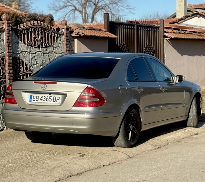 Mercedes-Benz E 220 Elegance , снимка 1 - Автомобили и джипове - 48402804