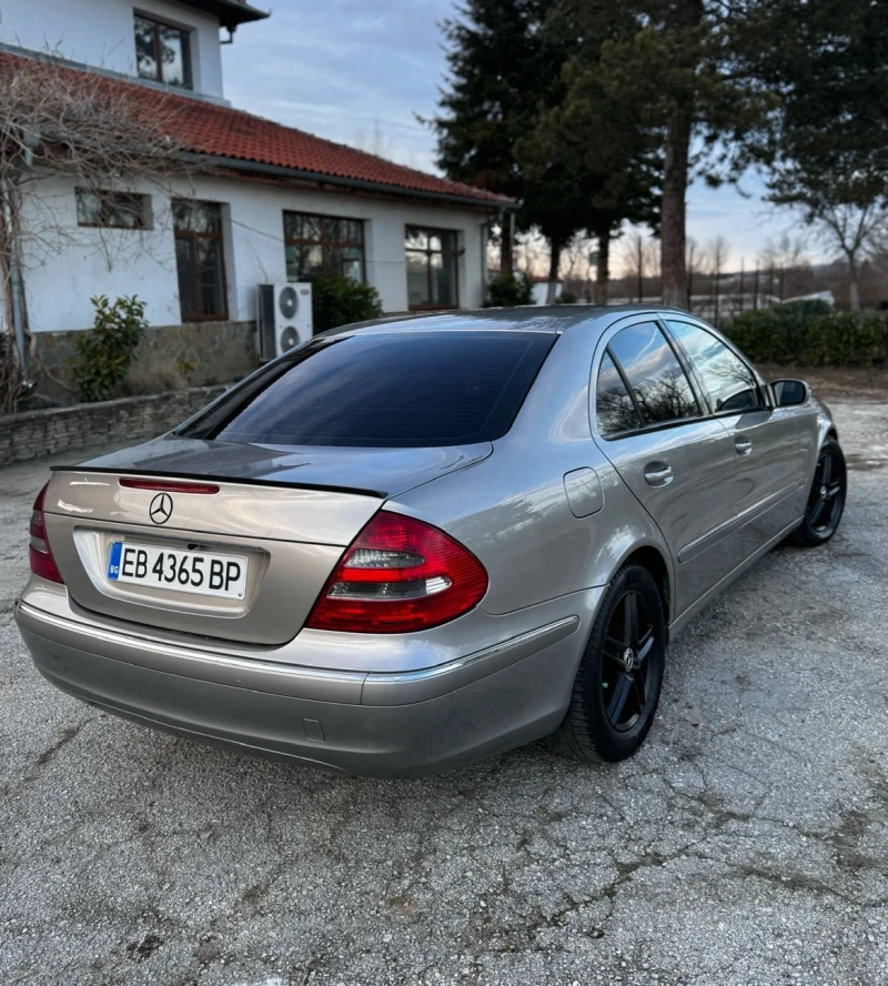 Mercedes-Benz E 220 Elegance , снимка 5 - Автомобили и джипове - 48985936