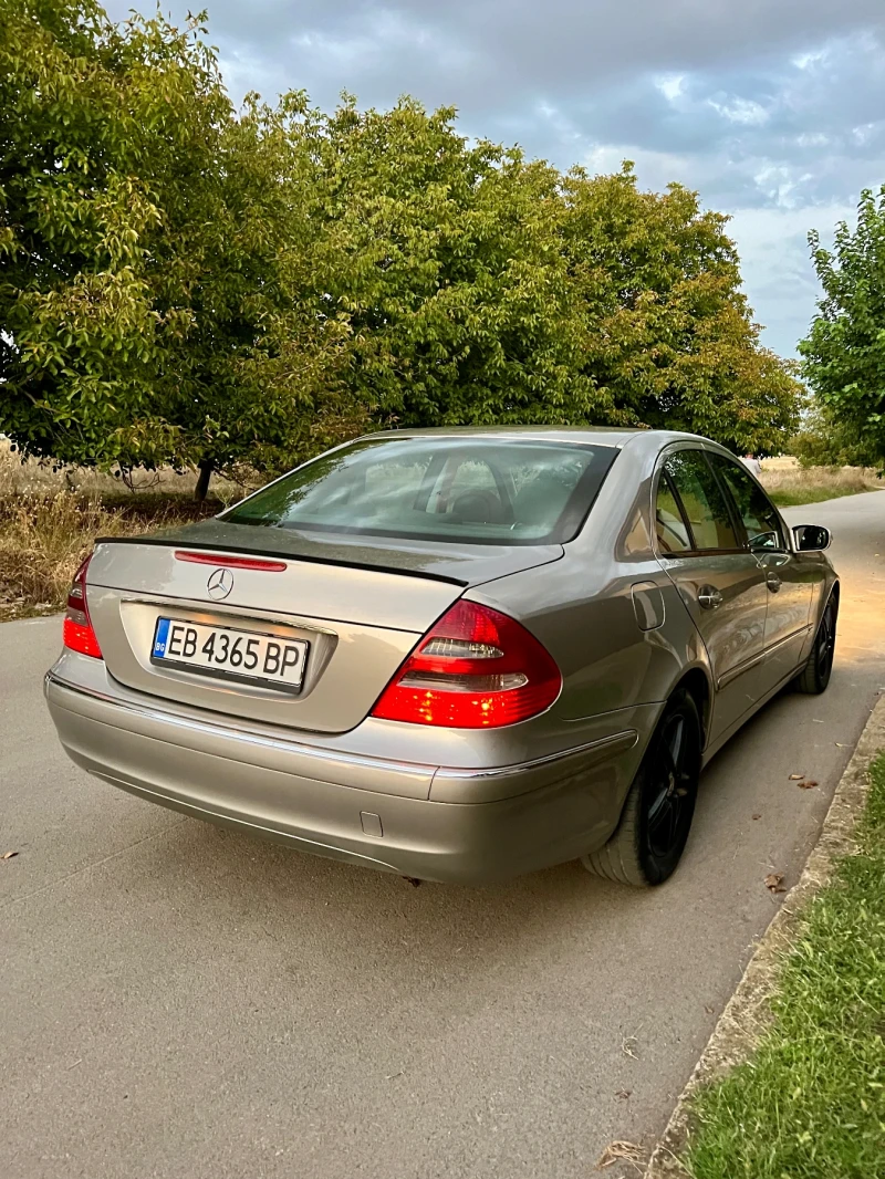 Mercedes-Benz E 220, снимка 2 - Автомобили и джипове - 47163094