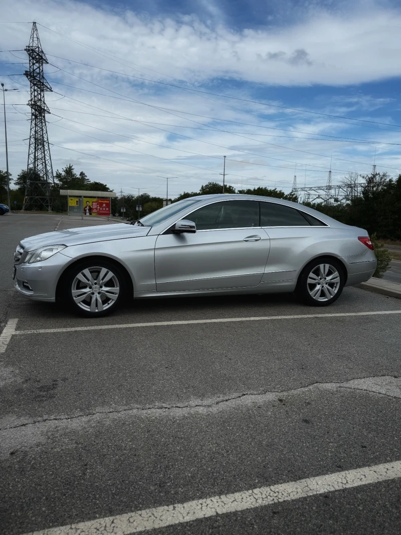 Mercedes-Benz E 250 ОБСЛУЖЕН//НОВ ВНОС//2-РИ СОБСТВЕНИ//ИТАЛИЯ, снимка 2 - Автомобили и джипове - 51778635