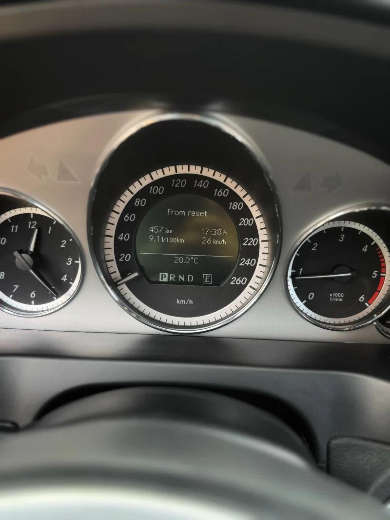 Mercedes-Benz E 250 ОБСЛУЖЕН//НОВ ВНОС//2-РИ СОБСТВЕНИ//ИТАЛИЯ, снимка 16 - Автомобили и джипове - 51778635