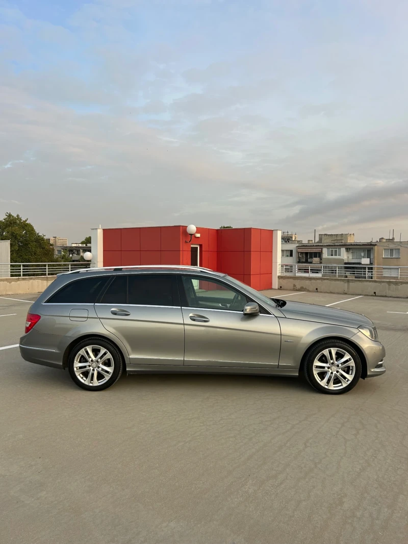 Mercedes-Benz C 180 Бензин // Avantgarde // 7G , снимка 2 - Автомобили и джипове - 51927753