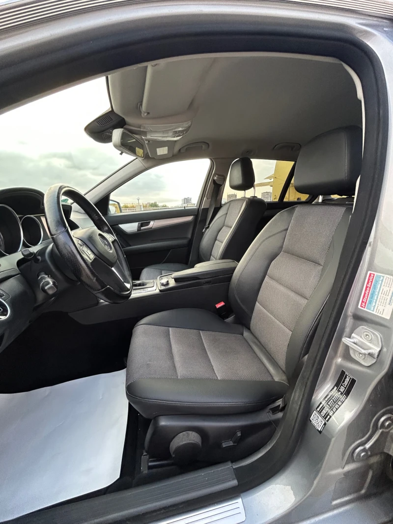 Mercedes-Benz C 180 Бензин // Avantgarde // 7G , снимка 9 - Автомобили и джипове - 51927753