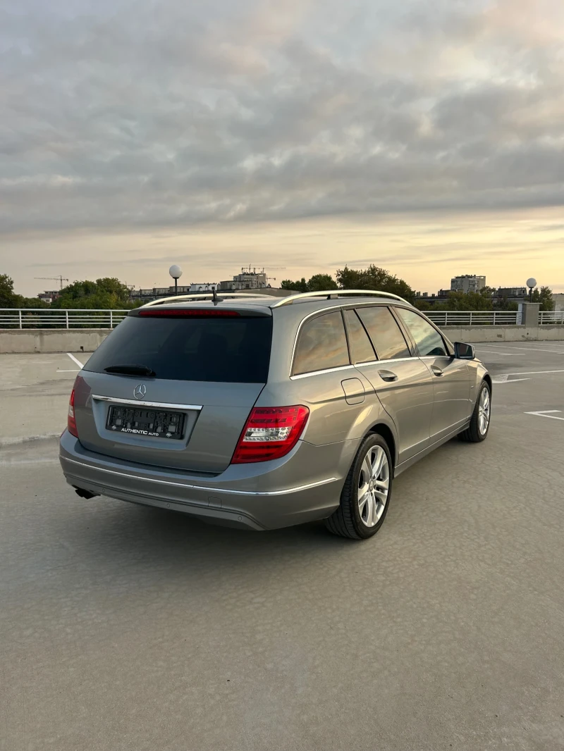Mercedes-Benz C 180 Бензин // Avantgarde // 7G , снимка 3 - Автомобили и джипове - 51927753