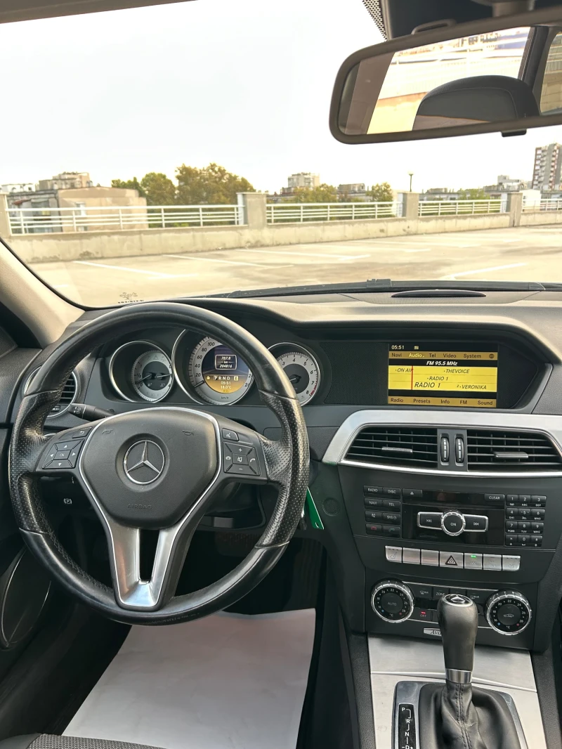 Mercedes-Benz C 180 Бензин // Avantgarde // 7G , снимка 16 - Автомобили и джипове - 51927753