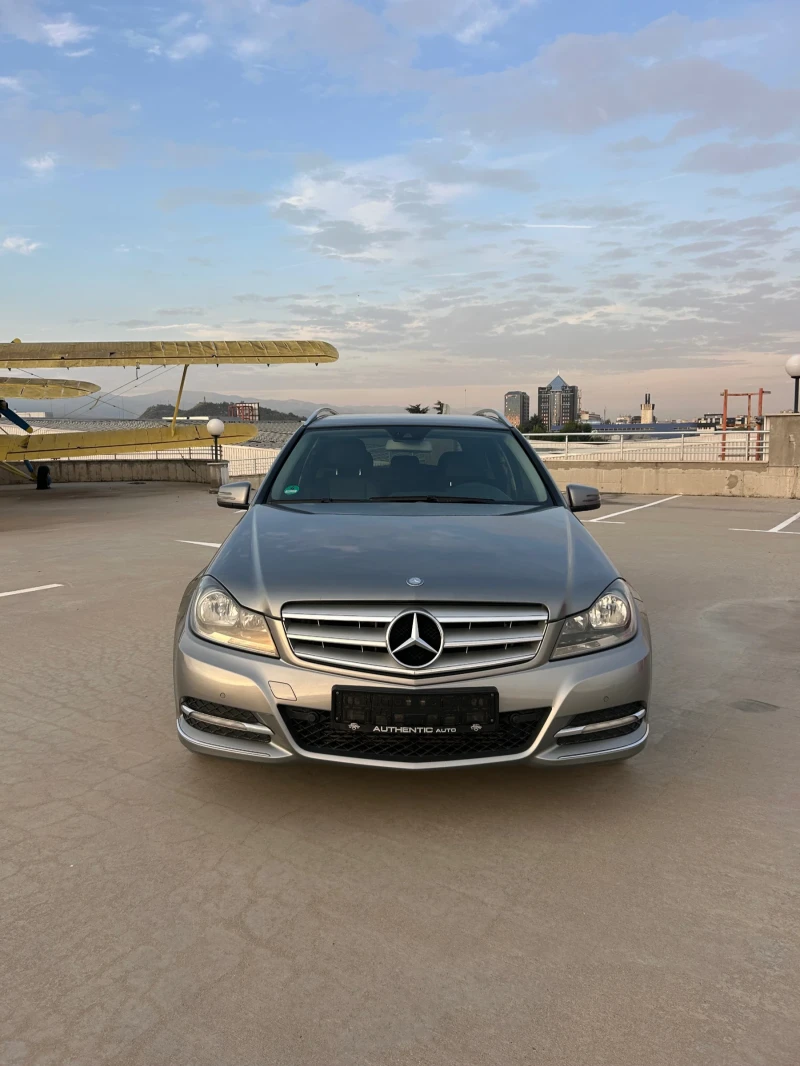 Mercedes-Benz C 180 Бензин // Avantgarde // 7G , снимка 8 - Автомобили и джипове - 51927753