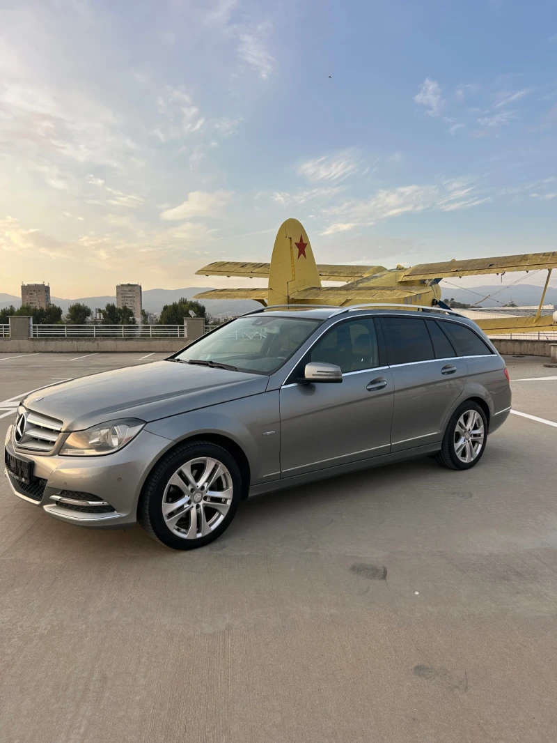 Mercedes-Benz C 180 Бензин // Avantgarde // 7G , снимка 7 - Автомобили и джипове - 51927753