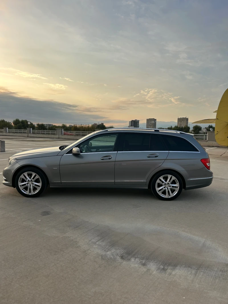 Mercedes-Benz C 180 Бензин // Avantgarde // 7G , снимка 6 - Автомобили и джипове - 51927753
