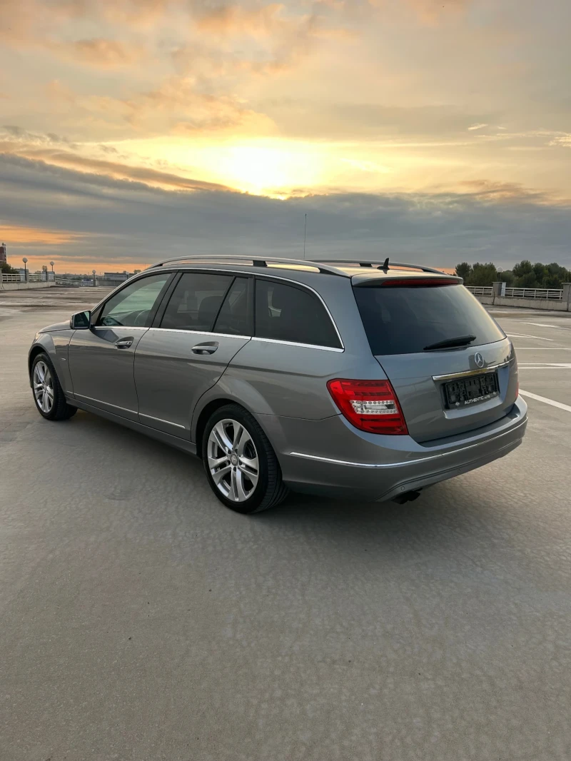 Mercedes-Benz C 180 Бензин // Avantgarde // 7G , снимка 5 - Автомобили и джипове - 51927753