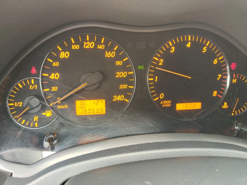 Toyota Avensis 1, 8I   129 k.s., снимка 14 - Автомобили и джипове - 51884406