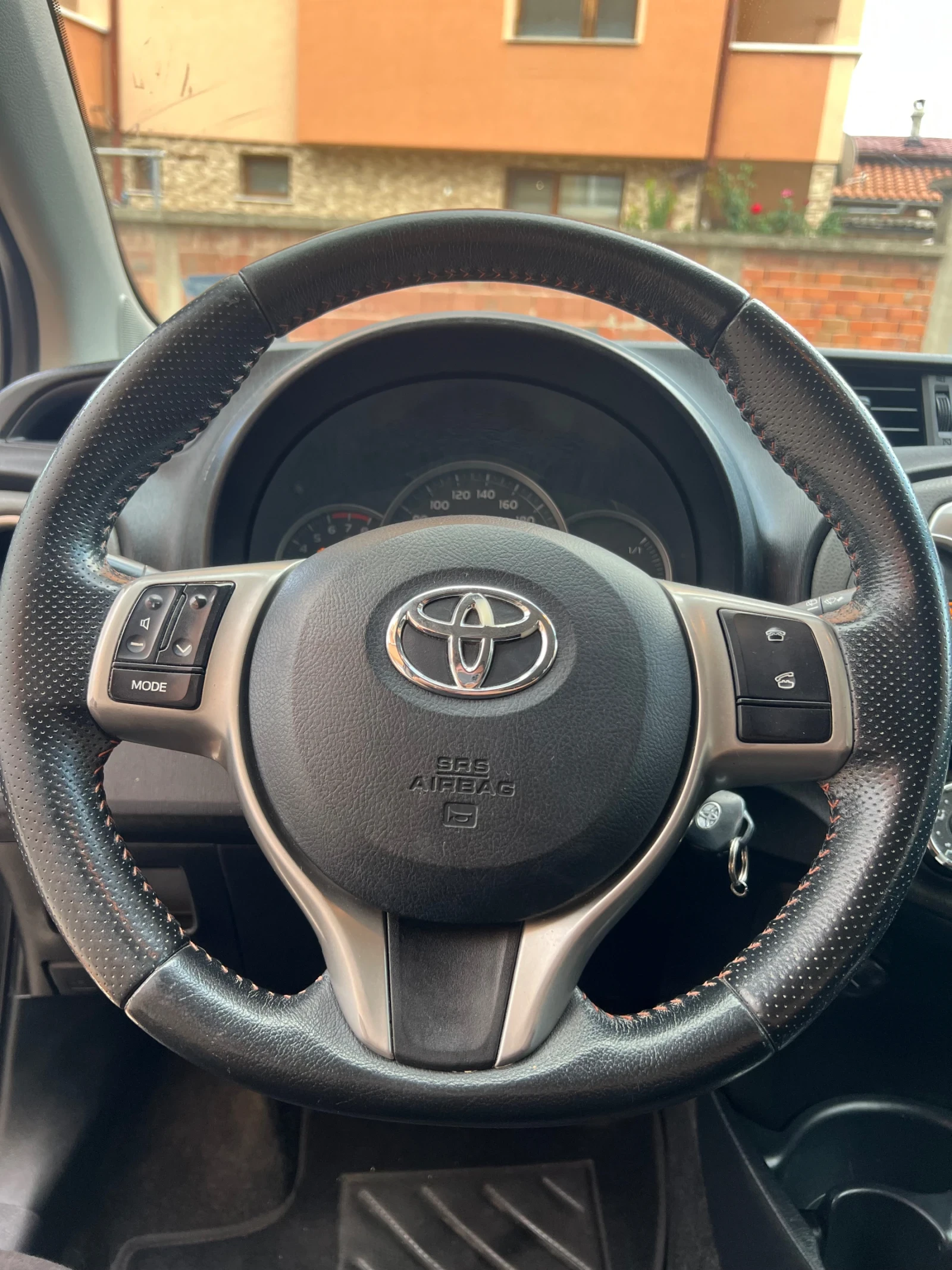 Toyota Yaris 1.3i Камера/Климатик - изображение 9