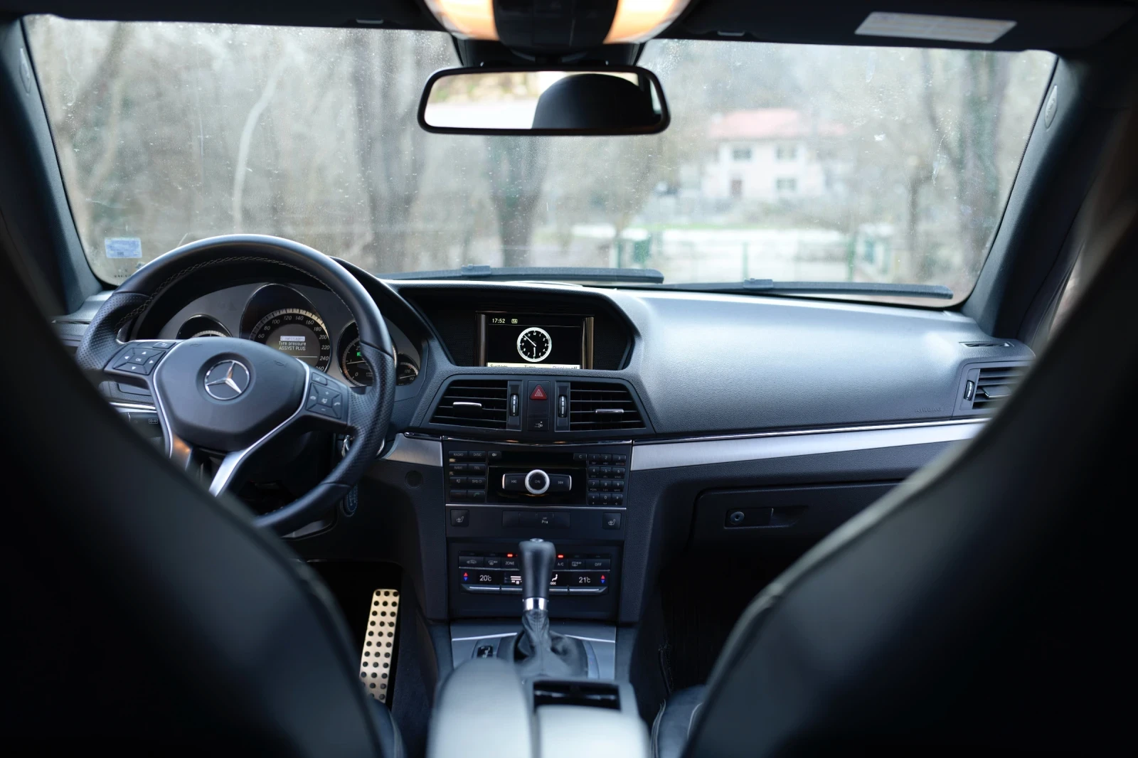 Mercedes-Benz E 250 ОБСЛУЖЕН//НОВ ВНОС//2-РИ СОБСТВЕНИК//ИТАЛИЯ, снимка 8 - Автомобили и джипове - 52916765