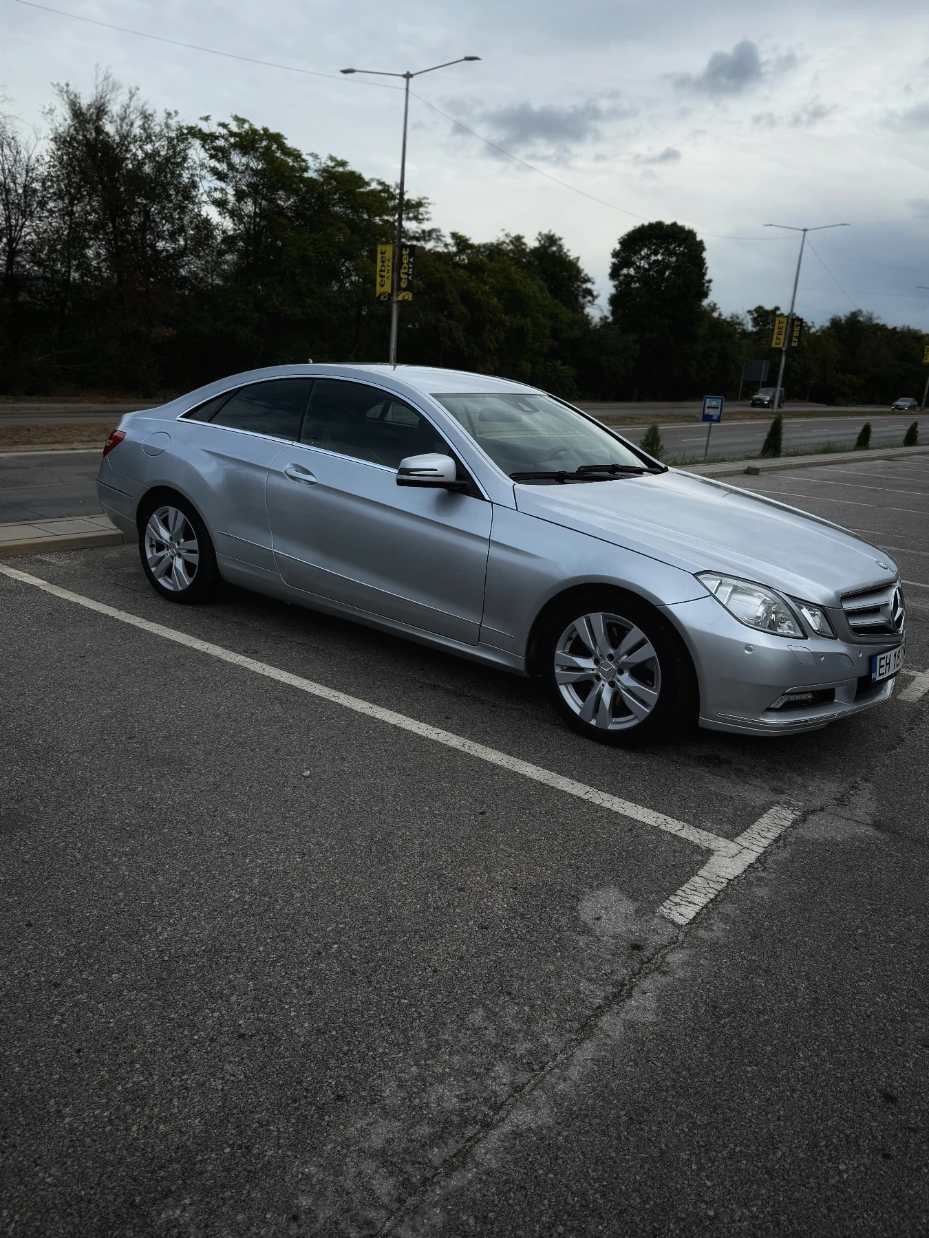Mercedes-Benz E 250 ОБСЛУЖЕН/КУПЕ/ИТАЛИЯ/2-РИ СОБСТВЕНИК/РЕАЛНИ КМ - изображение 3