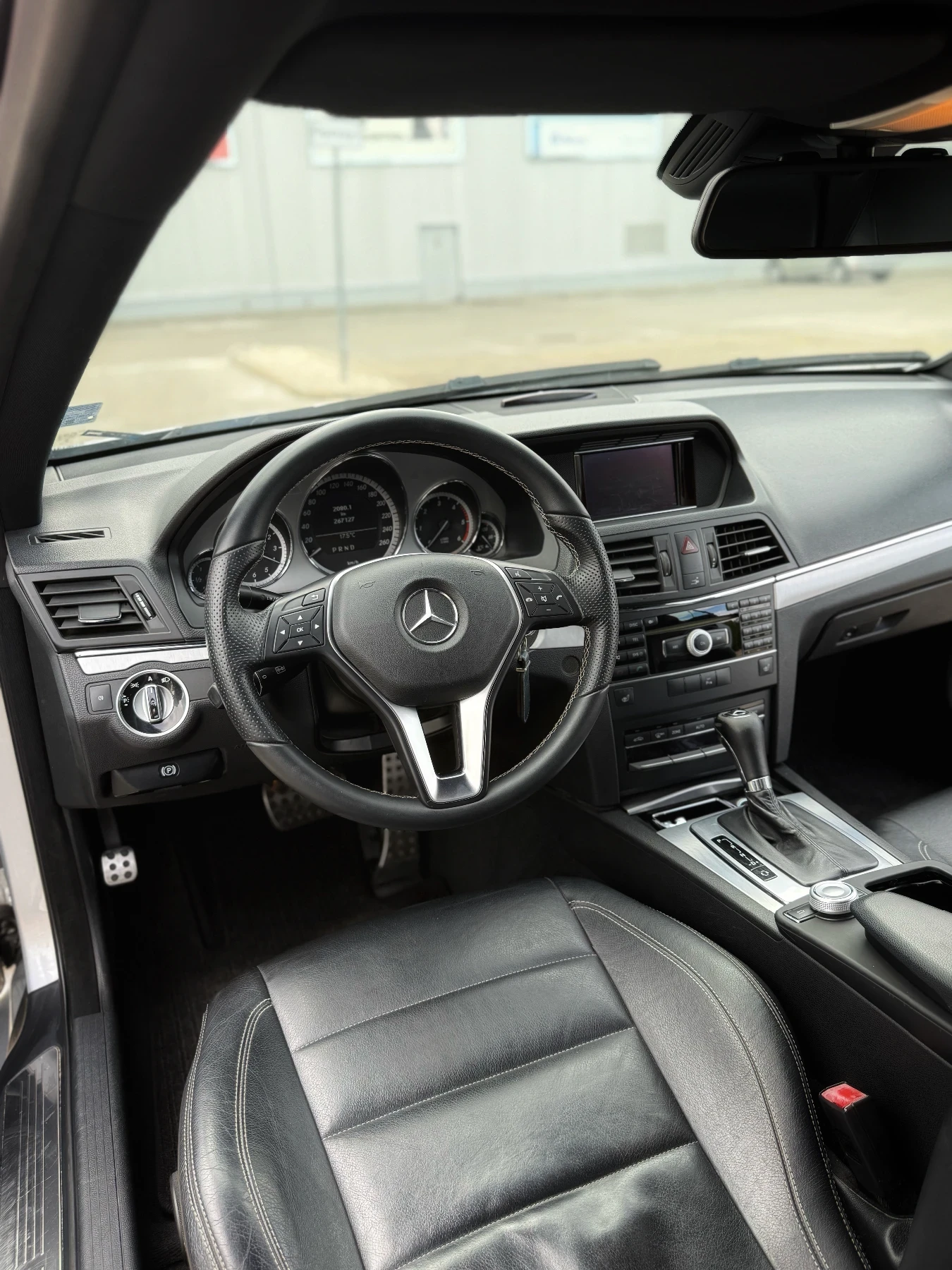 Mercedes-Benz E 250 ОБСЛУЖЕН/КУПЕ/ИТАЛИЯ/2-РИ СОБСТВЕНИК/РЕАЛНИ КМ - изображение 9