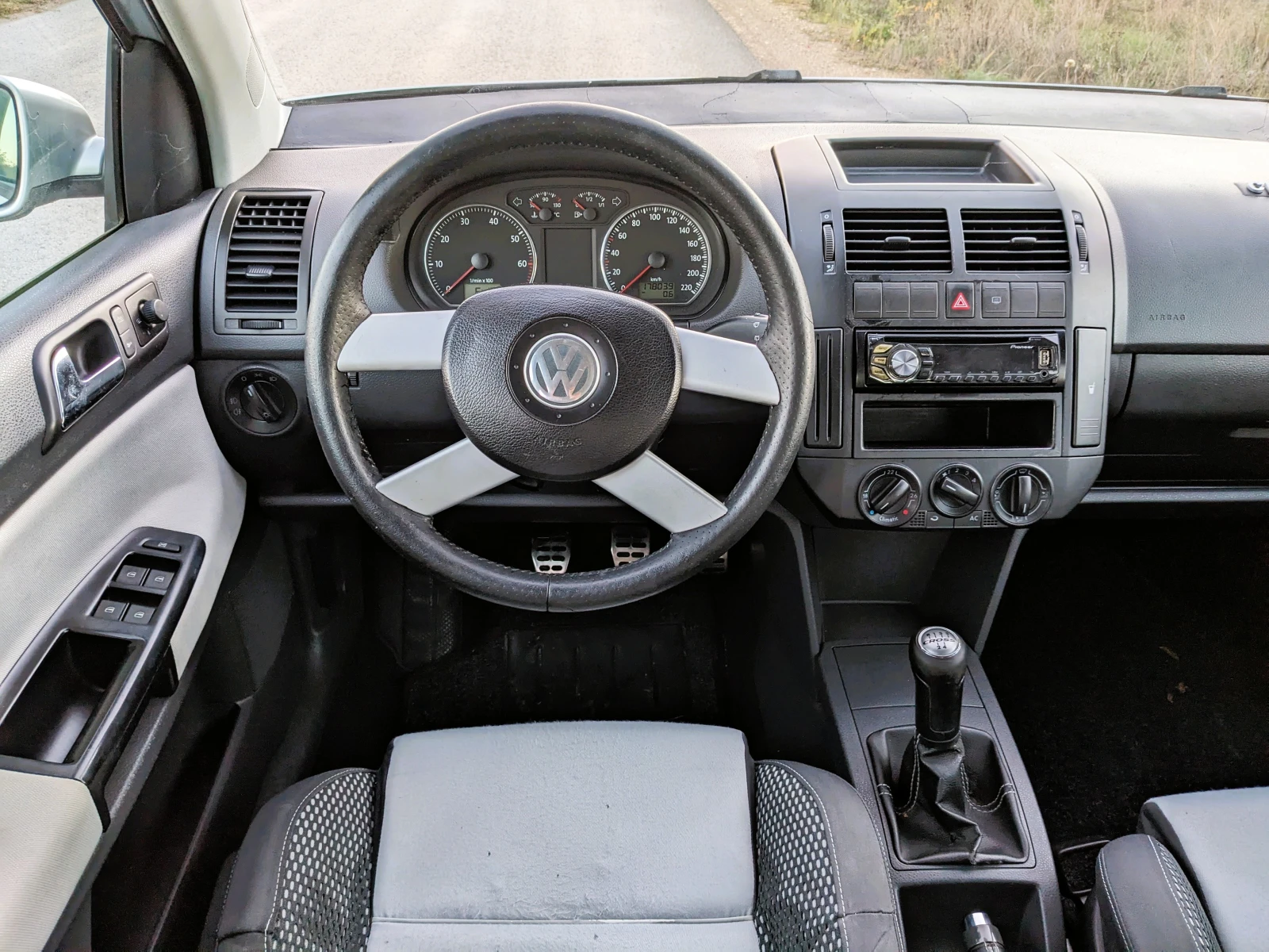 VW Polo 1.4i Cross - изображение 10