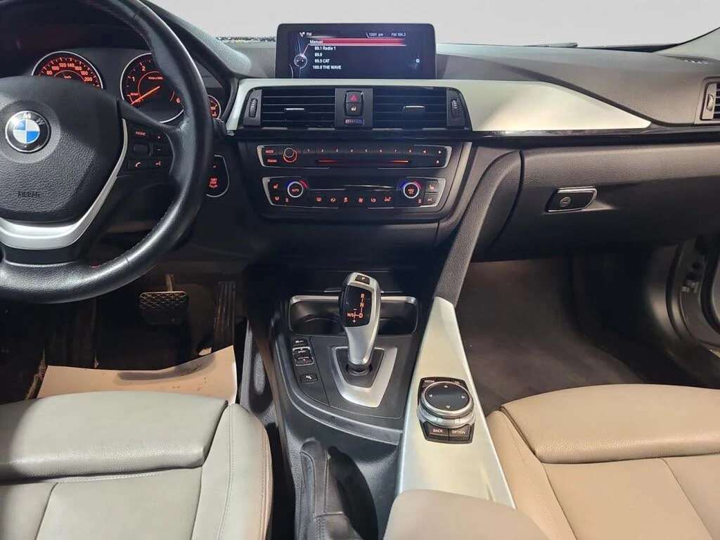 BMW 320 xDrive* Sedan* AвтоКредит* (ЦЕНА ДО БГ), снимка 11 - Автомобили и джипове - 53750328