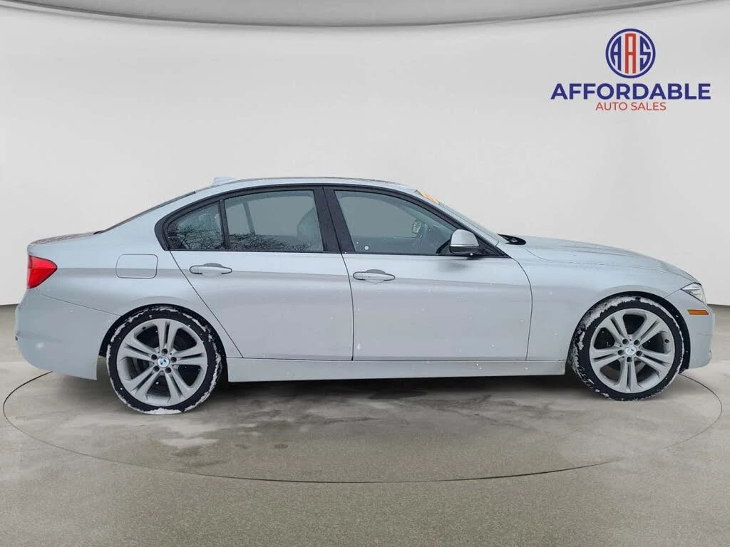 BMW 320 xDrive* Sedan* AвтоКредит* (ЦЕНА ДО БГ), снимка 3 - Автомобили и джипове - 53750328
