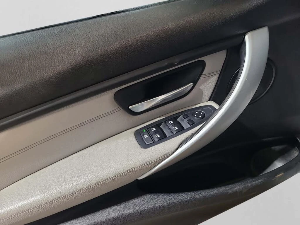 BMW 320 xDrive* Sedan* AвтоКредит* (ЦЕНА ДО БГ), снимка 8 - Автомобили и джипове - 53750328