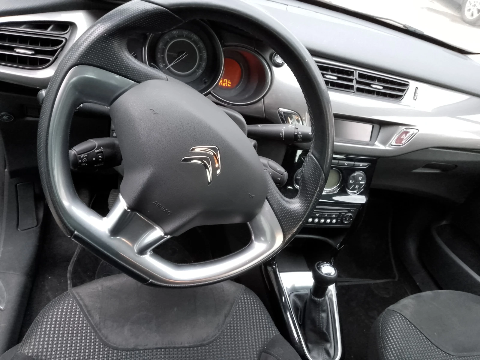 Citroen C3 1.4 Бензин/ LPG Фабрична газ, снимка 7 - Автомобили и джипове - 53965188