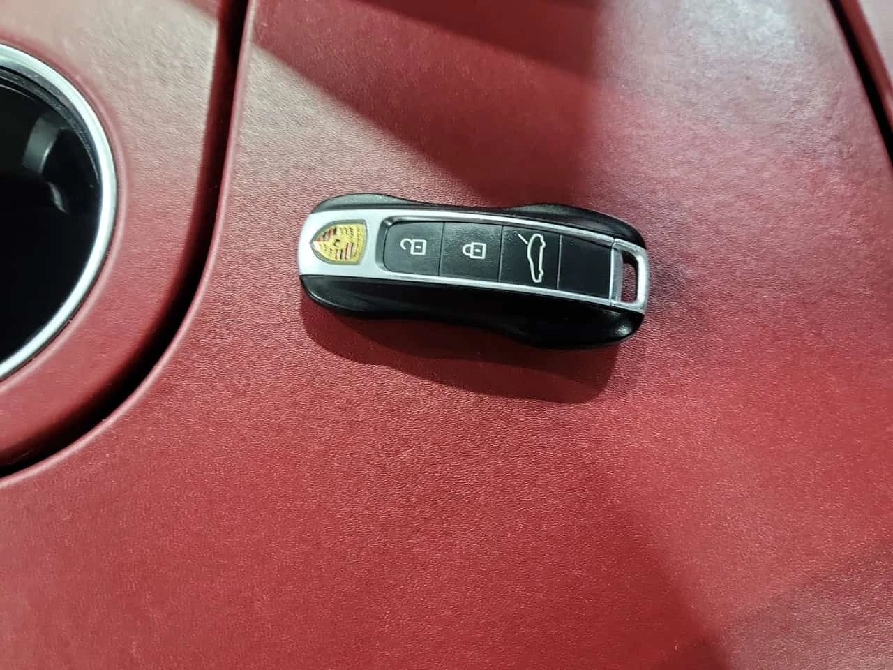 Porsche Panamera * 4 E HYBRID * CARFAX * KEYLESS * PANO, снимка 8 - Автомобили и джипове - 53979308