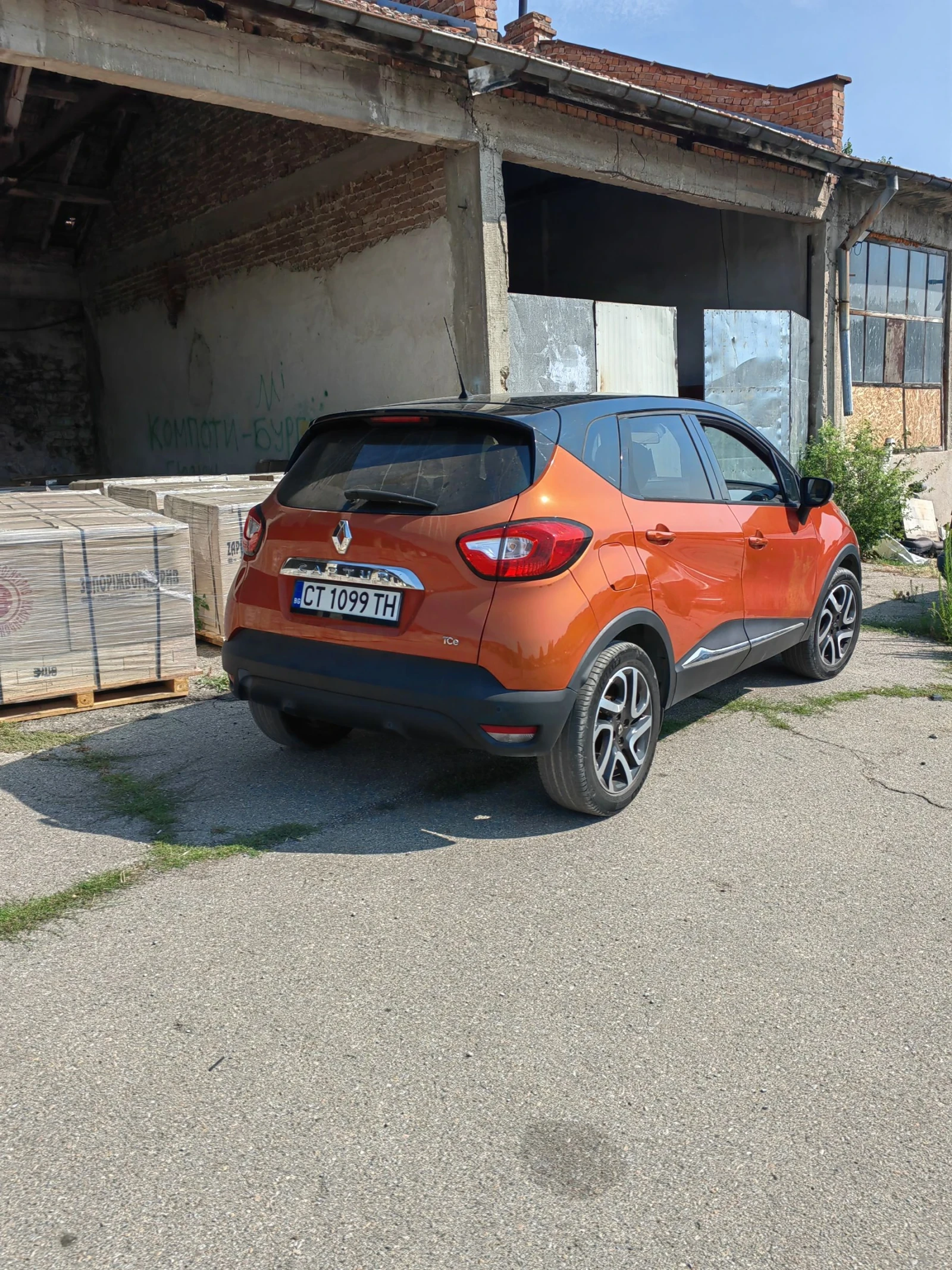 Renault Captur, снимка 3 - Автомобили и джипове - 55832561