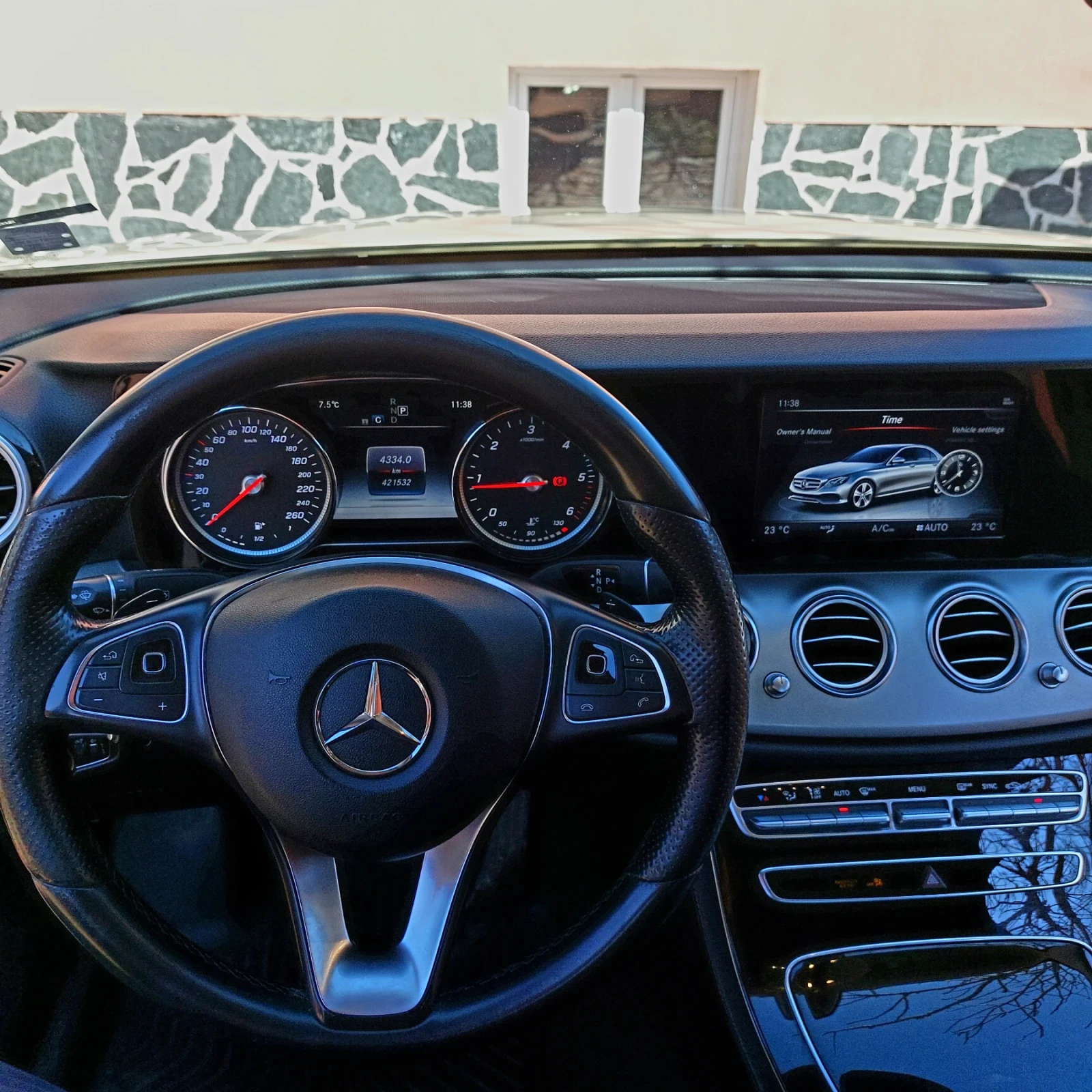 Mercedes-Benz E 200, снимка 11 - Автомобили и джипове - 55959996