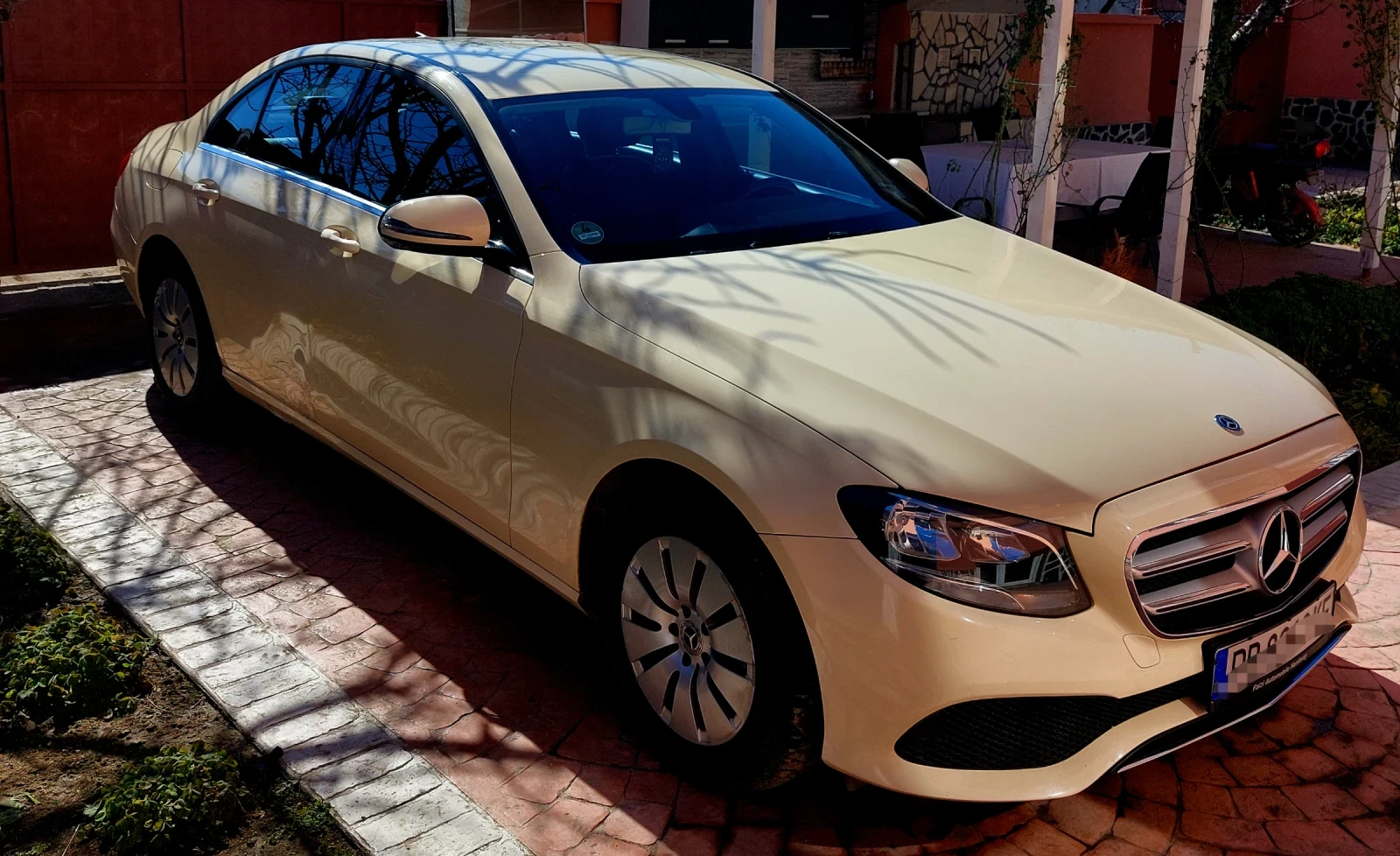 Mercedes-Benz E 200, снимка 4 - Автомобили и джипове - 55959996