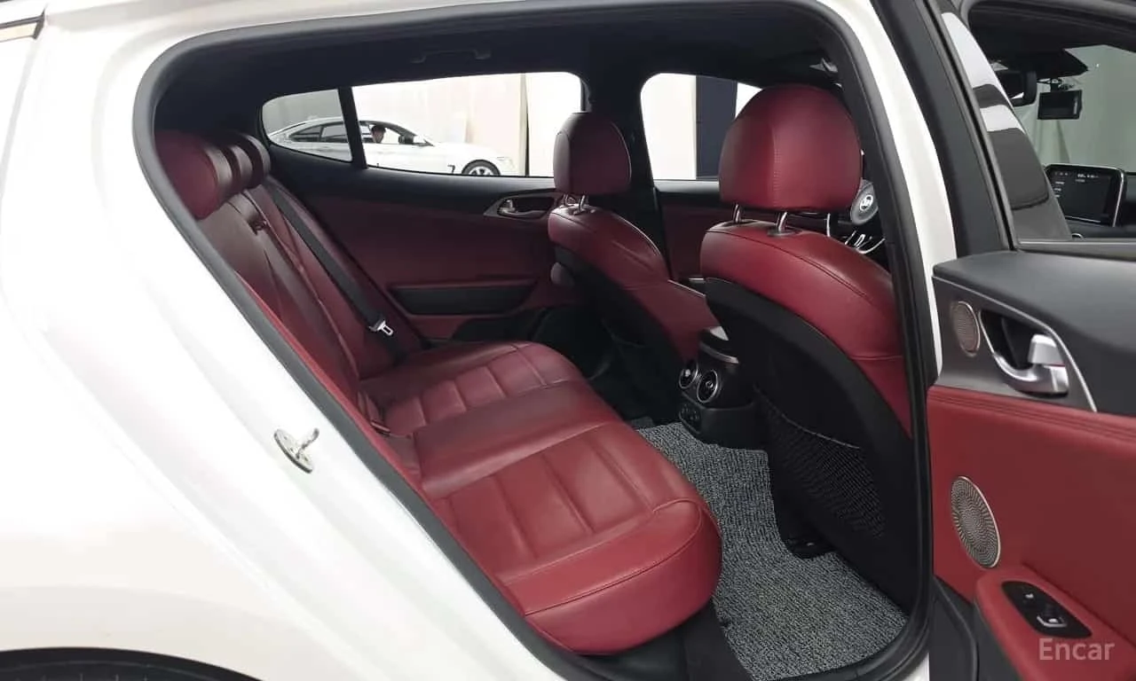 Kia Stinger * 3.3 Turbo 2WD * ЦЕНА ДО БГ, снимка 14 - Автомобили и джипове - 56180744