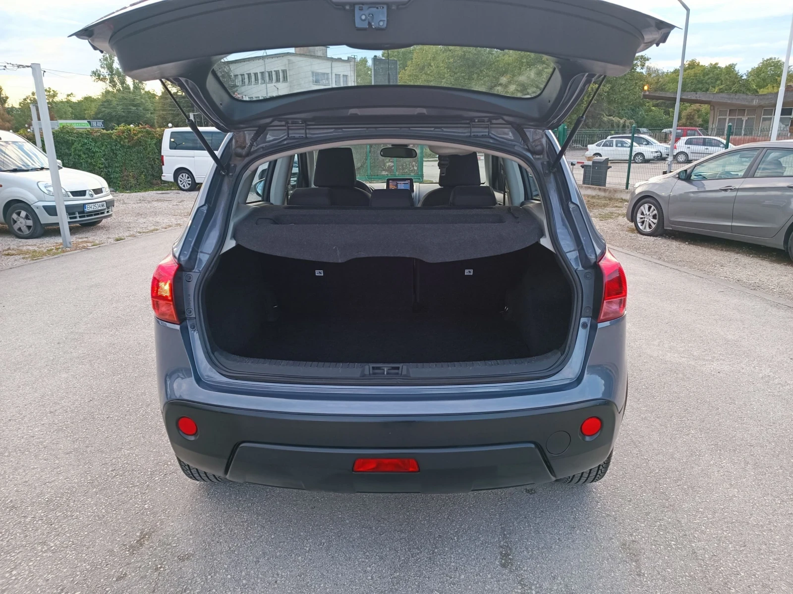 Nissan Qashqai 2.0i-141кс-ШВЕЙЦАРИЯ-4Х4-6ск-KEYLESS-NAVI - изображение 4