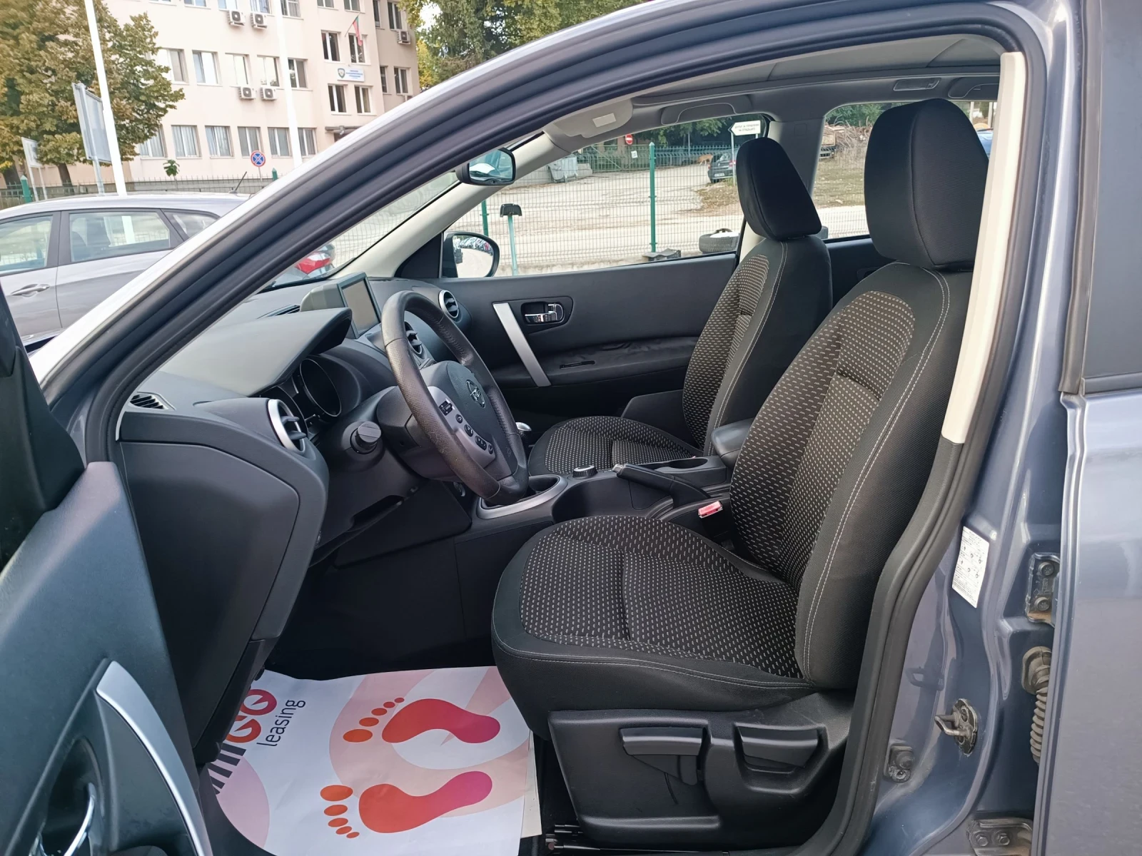 Nissan Qashqai 2.0i-141кс-ШВЕЙЦАРИЯ-4Х4-6ск-KEYLESS-NAVI - изображение 9