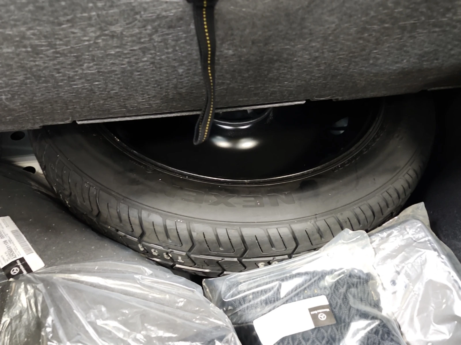 Mercedes-Benz GLC 300 4MATIC Coupe AMG, снимка 13 - Автомобили и джипове - 53722677