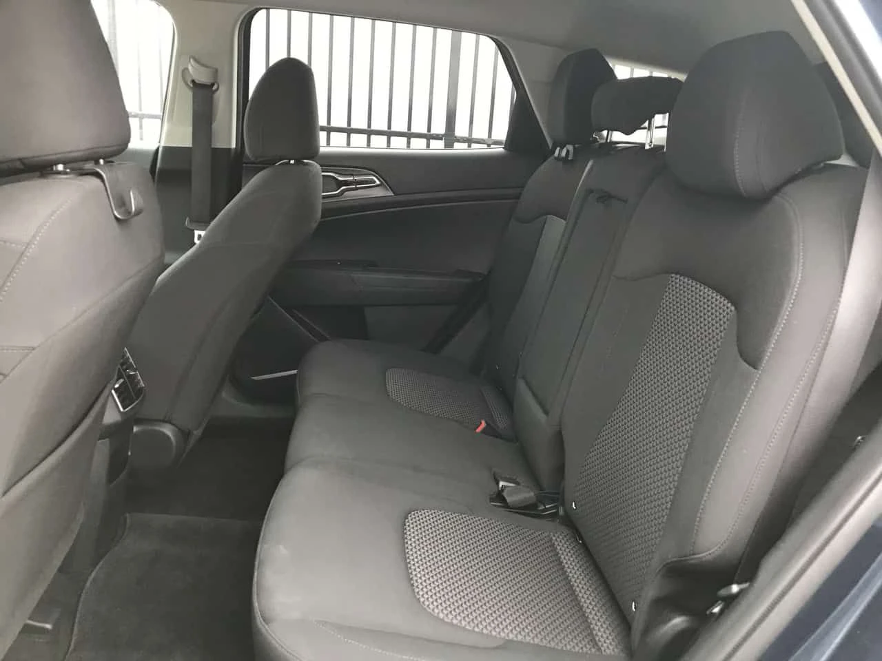 Kia Sportage * LX * ПОДГРЕВИ* CARPLAY* KEYLESS* , снимка 12 - Автомобили и джипове - 54098085