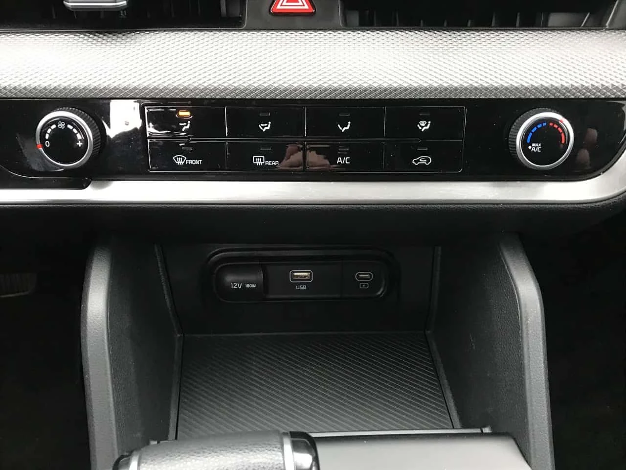 Kia Sportage * LX * ПОДГРЕВИ* CARPLAY* KEYLESS* , снимка 10 - Автомобили и джипове - 54098085