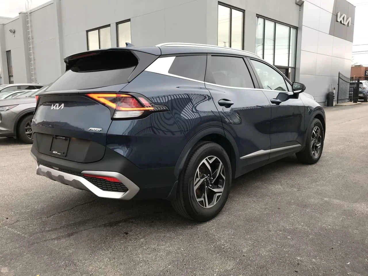 Kia Sportage * LX * ПОДГРЕВИ* CARPLAY* KEYLESS* , снимка 4 - Автомобили и джипове - 54098085