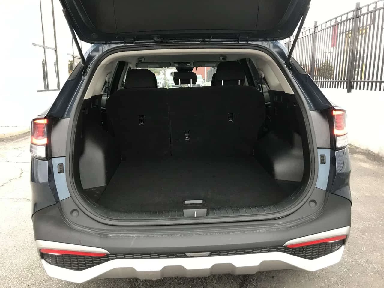 Kia Sportage * LX * ПОДГРЕВИ* CARPLAY* KEYLESS* , снимка 13 - Автомобили и джипове - 54098085